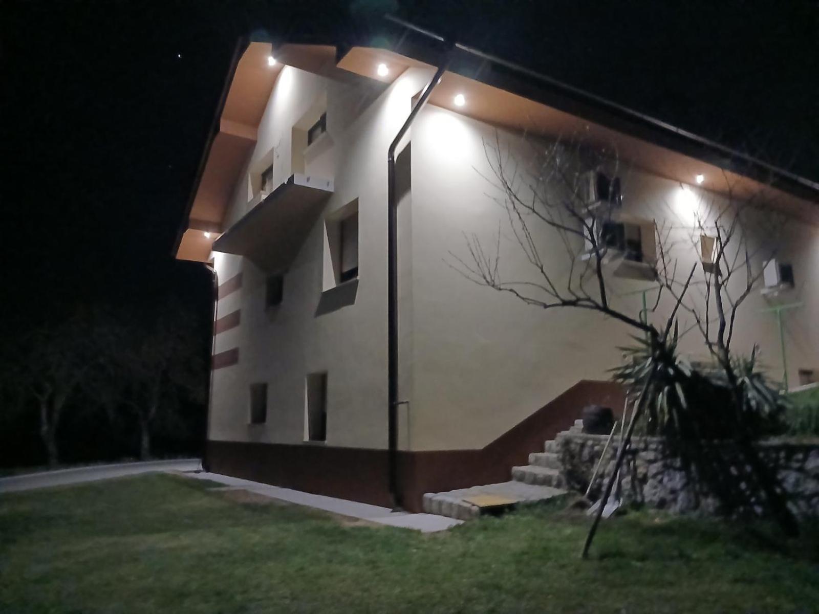 Luxury Apartment Ana With Hot Tub Visnja Gora Bagian luar foto